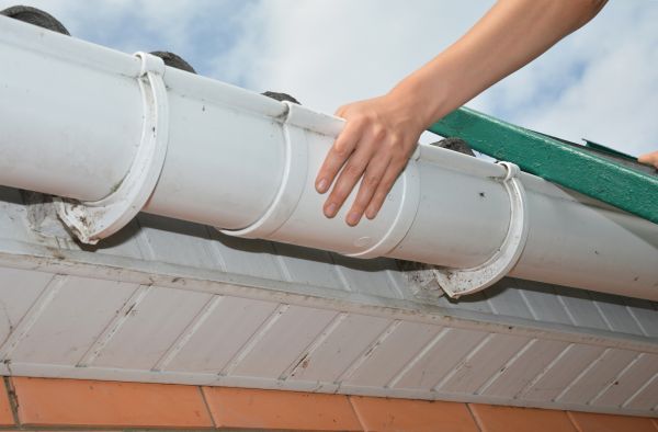 Cost of Gutter Reattachment in Holly Springs
